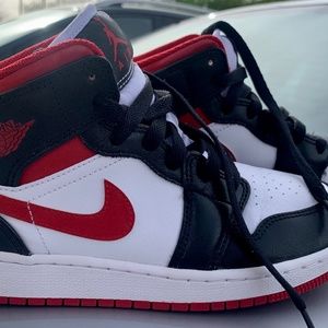 Like new Nike air Jordan kids size 4Y